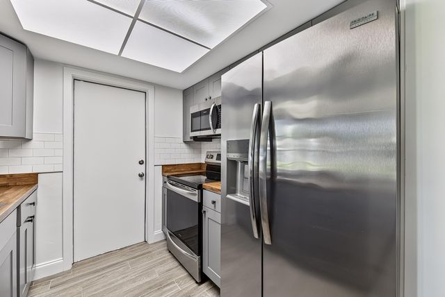 2521 N Cypress Road, Pompano Beach, FL 33064