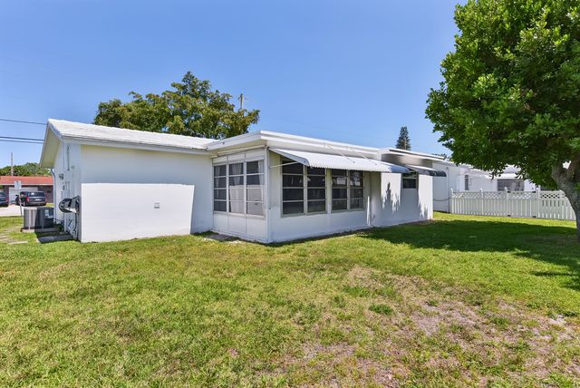 2521 N Cypress Road, Pompano Beach, FL 33064