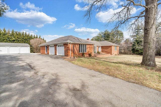 7951 Barrens RD, Roanoke, VA 24019