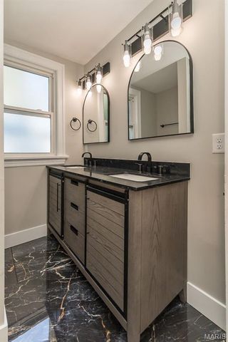 5507 Vermont Avenue, St Louis, MO 63111