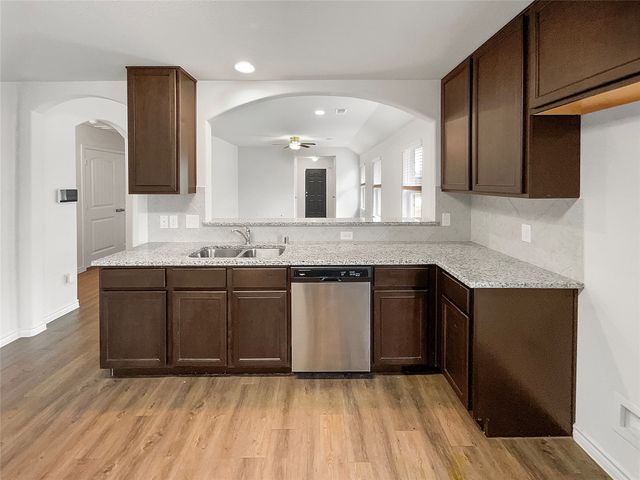 1504 Blue Jay Drive, Ennis, TX 75119