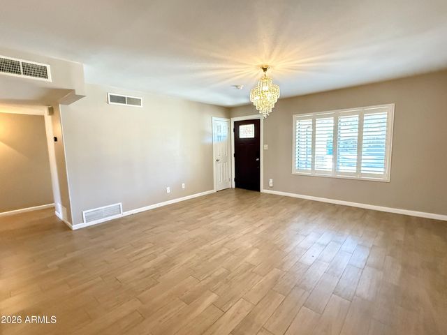 5212 E Cambridge Avenue, Phoenix, AZ 85008