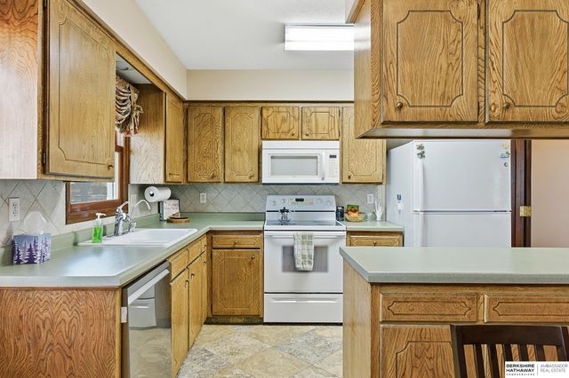 2223 S 138th Street, Omaha, NE 68144