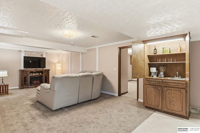 2223 S 138th Street, Omaha, NE 68144