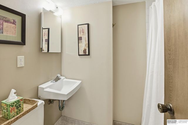 2223 S 138th Street, Omaha, NE 68144