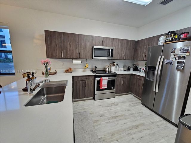 15520 SW 136th St 106, Miami, FL 33196