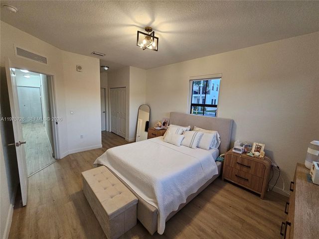 15520 SW 136th St 106, Miami, FL 33196