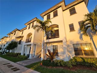 15520 SW 136th St 106, Miami, FL 33196