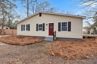 135 Forest Avenue, Bonaire, GA 31005