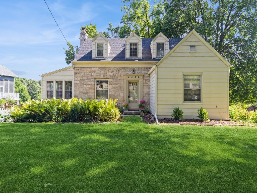 7730 Harbach Boulevard, Clive, IA 50325