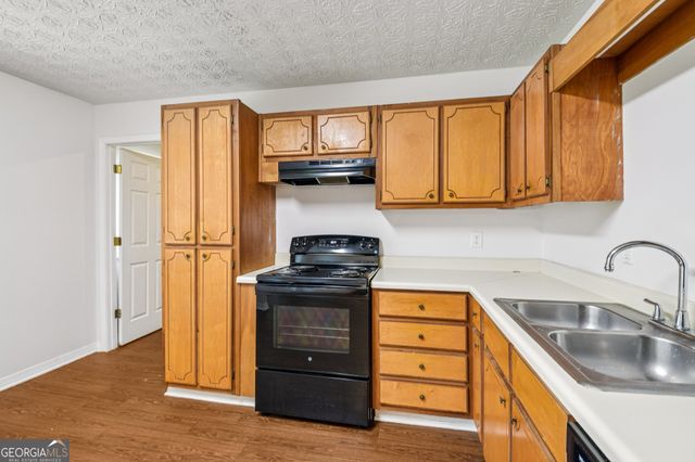 103 N Circle Drive, Ellenwood, GA 30294