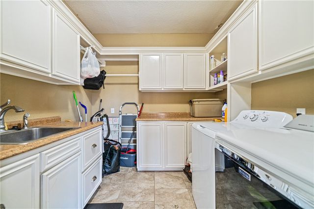 7602 Dijon Lake Dr, Corpus Christi, TX 78413