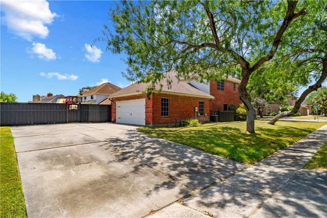 7602 Dijon Lake Dr, Corpus Christi, TX 78413