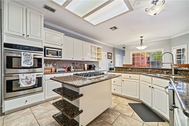 7602 Dijon Lake Dr, Corpus Christi, TX 78413