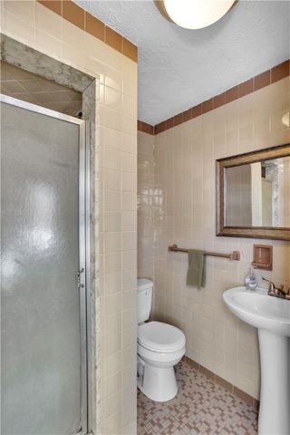 114 S 8th St, Youngwood, PA 15697