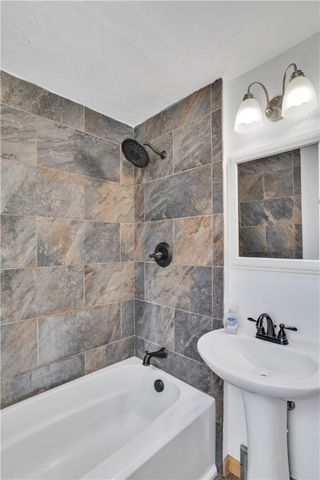 114 S 8th St, Youngwood, PA 15697