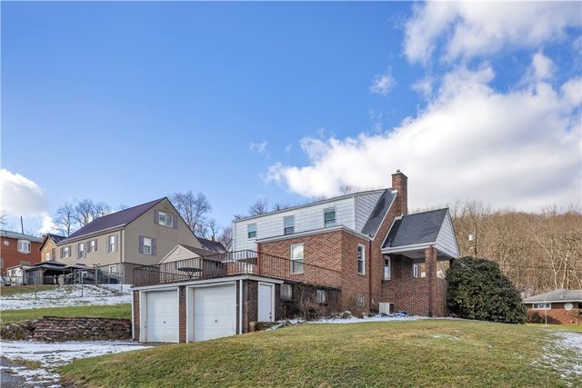 114 S 8th St, Youngwood, PA 15697