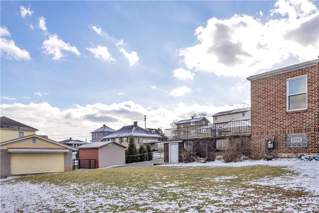 114 S 8th St, Youngwood, PA 15697