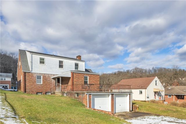 114 S 8th St, Youngwood, PA 15697
