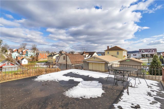 114 S 8th St, Youngwood, PA 15697