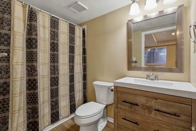 1087 W BARNES DR, Kaysville, UT 84037