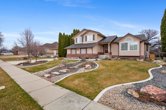 1087 W BARNES DR, Kaysville, UT 84037