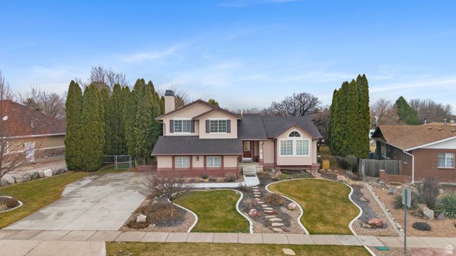 1087 W BARNES DR, Kaysville, UT 84037