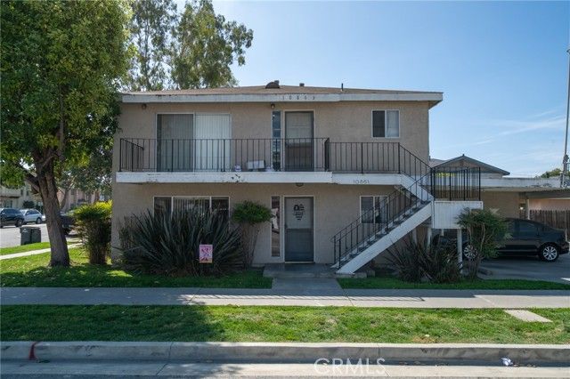 10861 Walnut Street, Los Alamitos, CA 90720