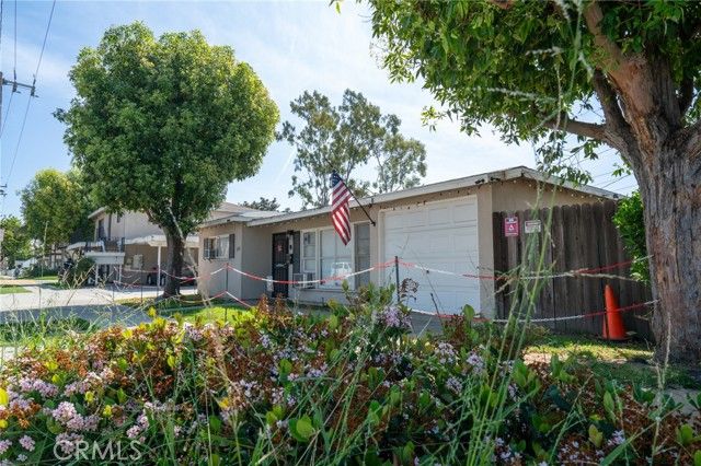 10861 Walnut Street, Los Alamitos, CA 90720