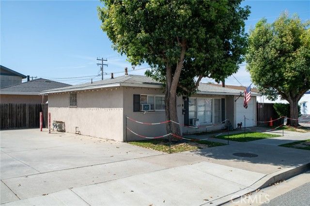 10861 Walnut Street, Los Alamitos, CA 90720
