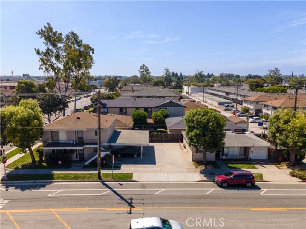 10861 Walnut Street, Los Alamitos, CA 90720