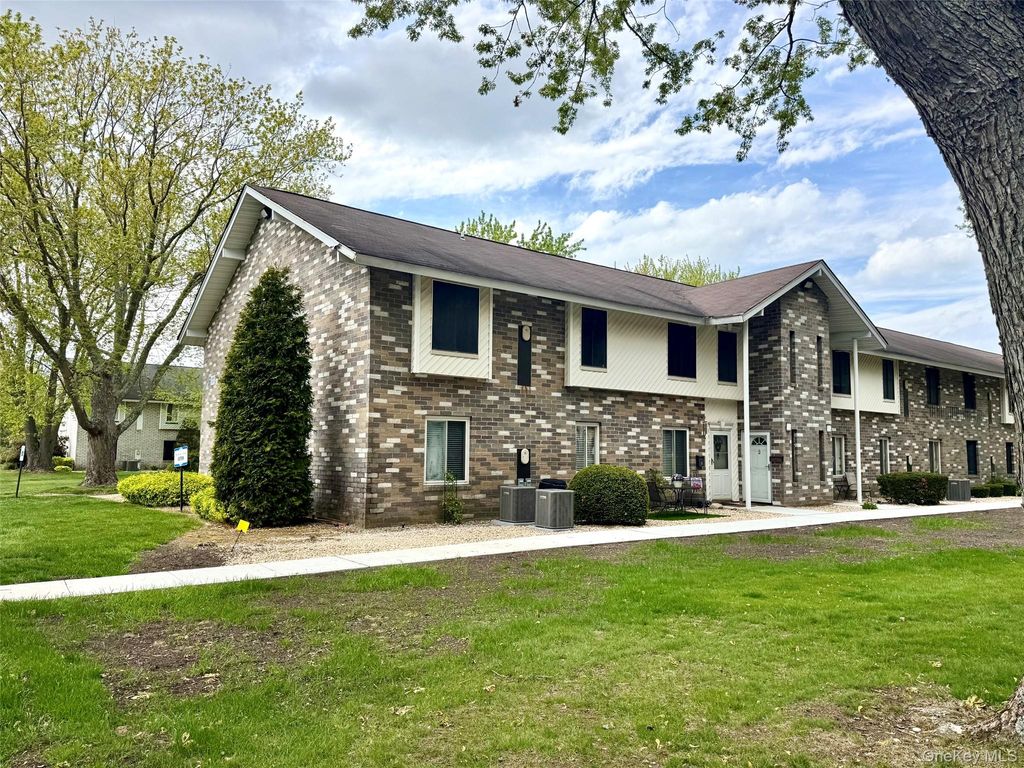 1 Aspen Court 1A, Coram, NY 11727