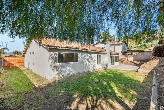 2905 Overland Court, Highland, CA 92346