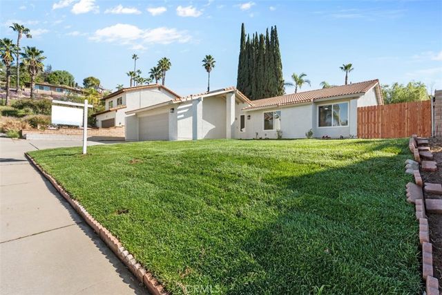 2905 Overland Court, Highland, CA 92346