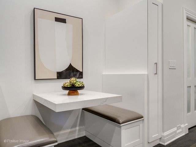 37 E Elm Street, Chicago, IL 60611