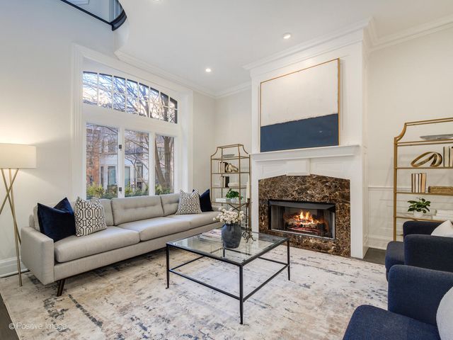 37 E Elm Street, Chicago, IL 60611