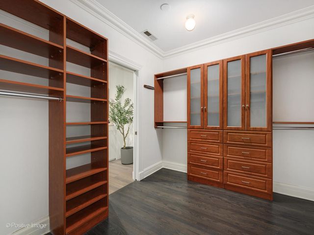 37 E Elm Street, Chicago, IL 60611