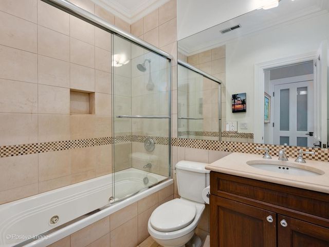 37 E Elm Street, Chicago, IL 60611