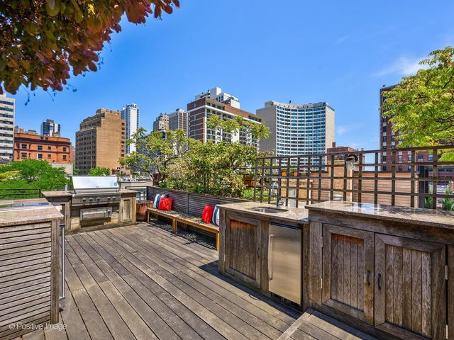 37 E Elm Street, Chicago, IL 60611