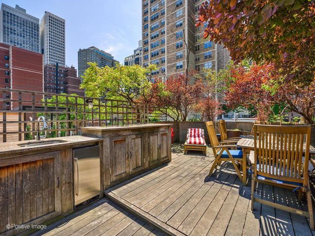 37 E Elm Street, Chicago, IL 60611