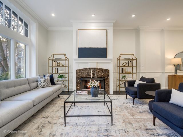 37 E Elm Street, Chicago, IL 60611