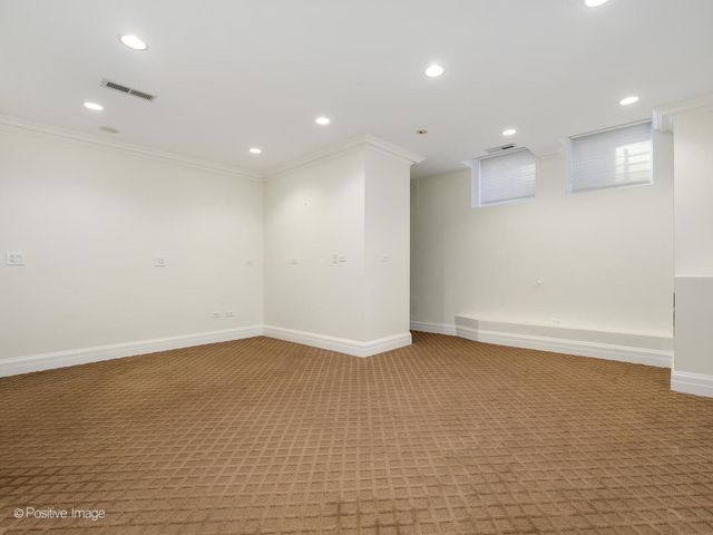 37 E Elm Street, Chicago, IL 60611