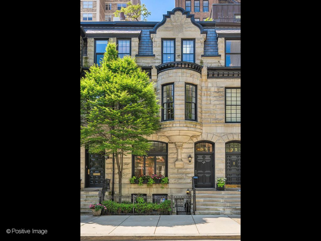 37 E Elm Street, Chicago, IL 60611