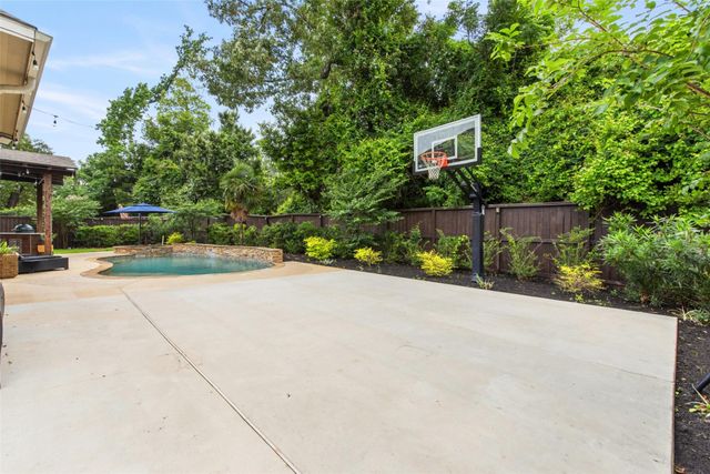 51 Tioga Place, Tomball, TX 77375