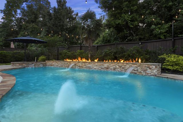 51 Tioga Place, Tomball, TX 77375