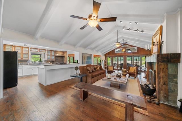 4711 Wayside DR, Wimberley, TX 78676