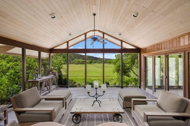 4711 Wayside DR, Wimberley, TX 78676