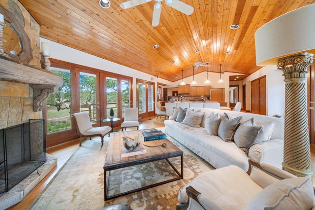 4711 Wayside DR, Wimberley, TX 78676