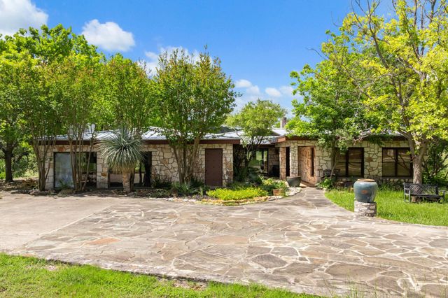 4711 Wayside DR, Wimberley, TX 78676
