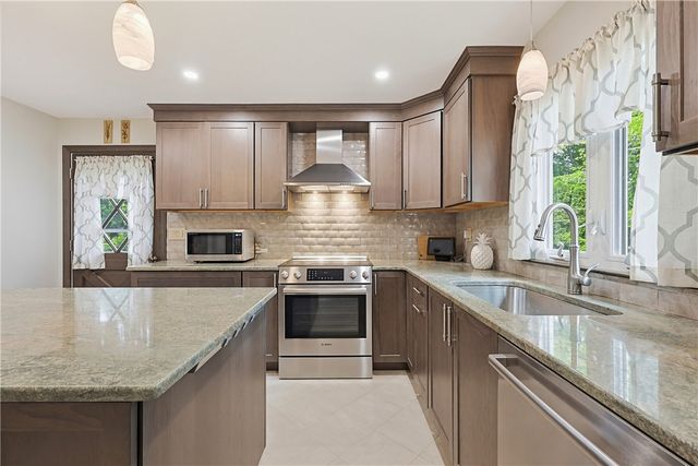 3 King Street, Bristol, RI 02809